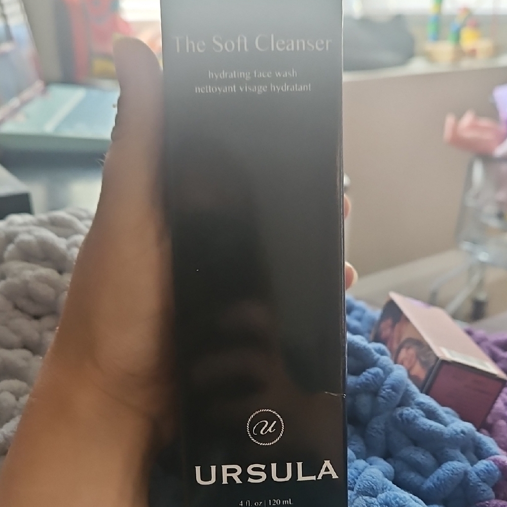 Black Exfoliating Cleanser for Radiant Skin